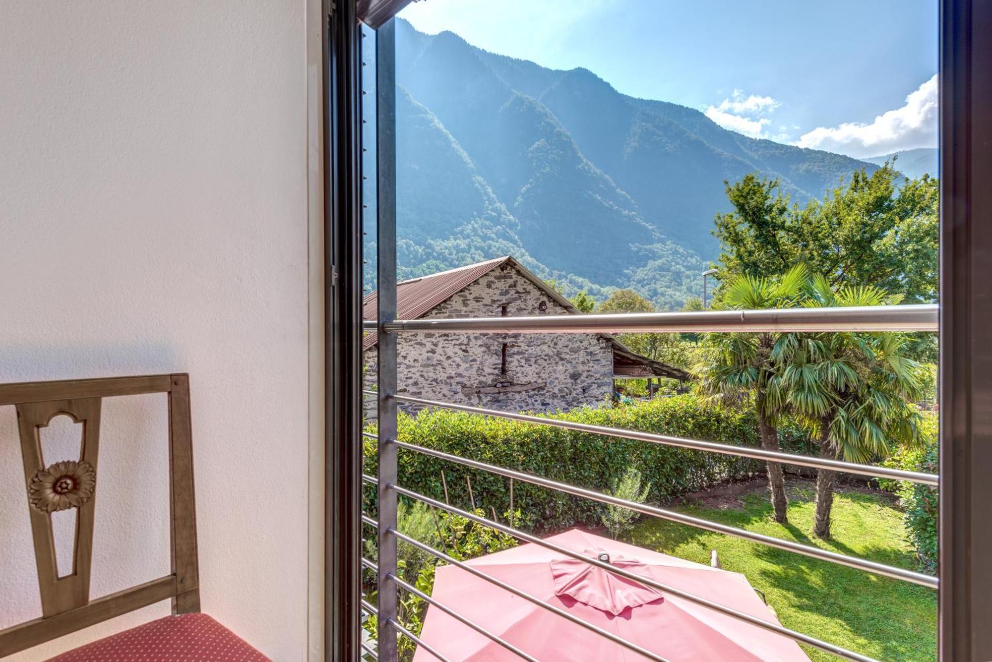 Casa Oliver, Tra La Calanca E I Castelli Di Bellinzona Grono Eksteriør billede